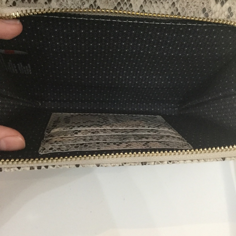 🛑SOLD🛑 Super cute snake skin crossbody! NWT - Picture 3 of 6